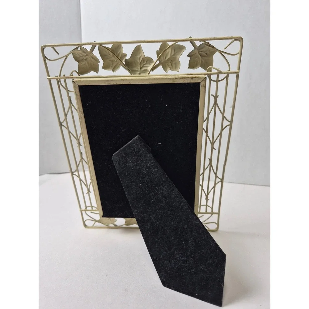 Vintage Wire Metal Ivy Leaf Picture Frame 4x6 Cream Antiqued Cottagecore Decor